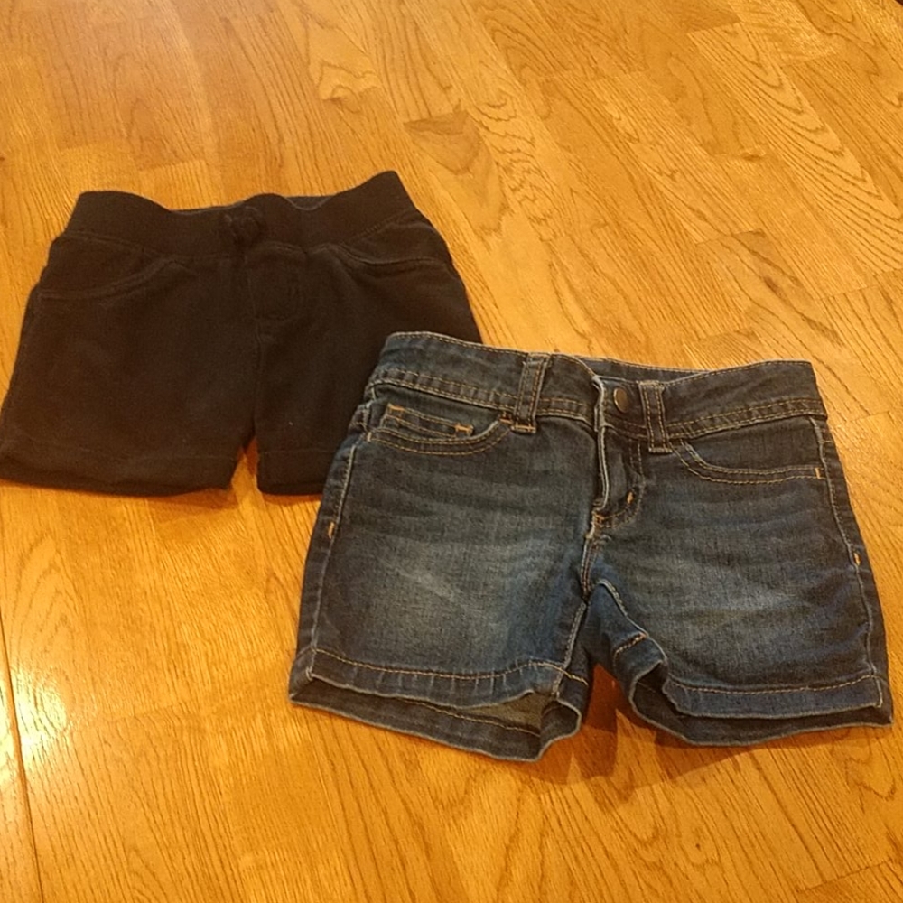 2 Girls Shorts
